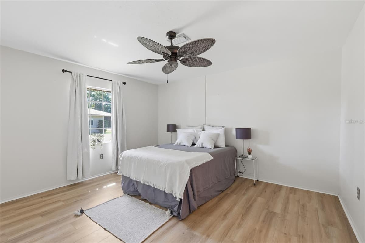404 OXFORD DRIVE — photo 11 of 36
