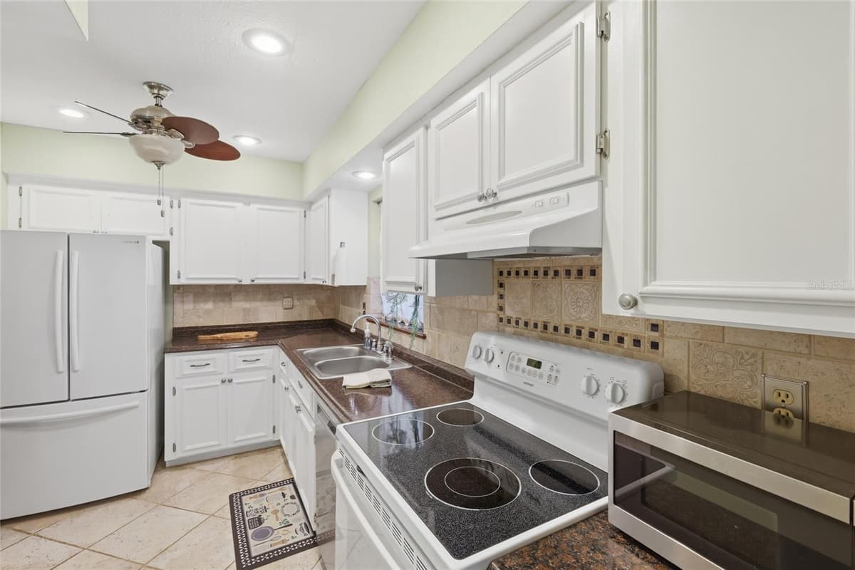 404 OXFORD DRIVE — photo 9 of 36