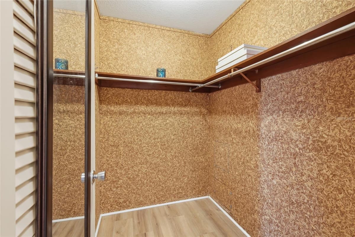 404 OXFORD DRIVE — photo 14 of 36