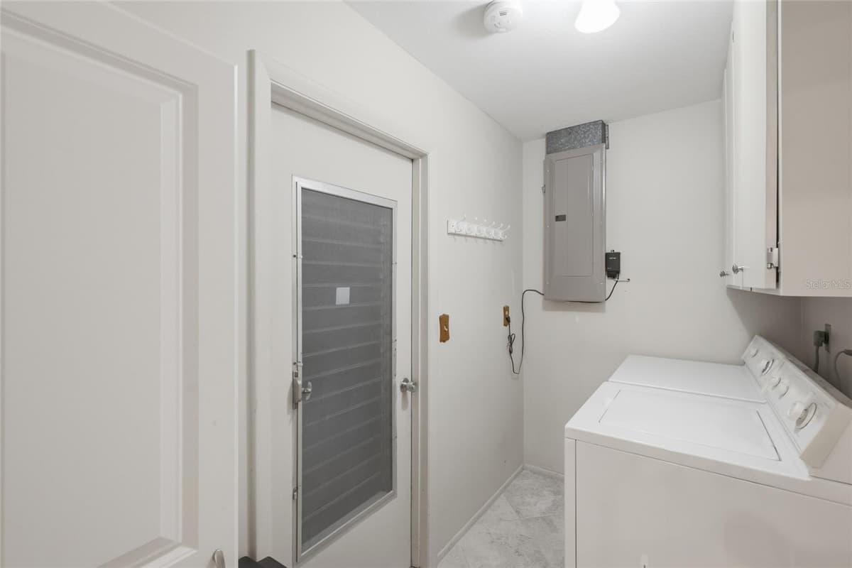 404 OXFORD DRIVE — photo 10 of 36