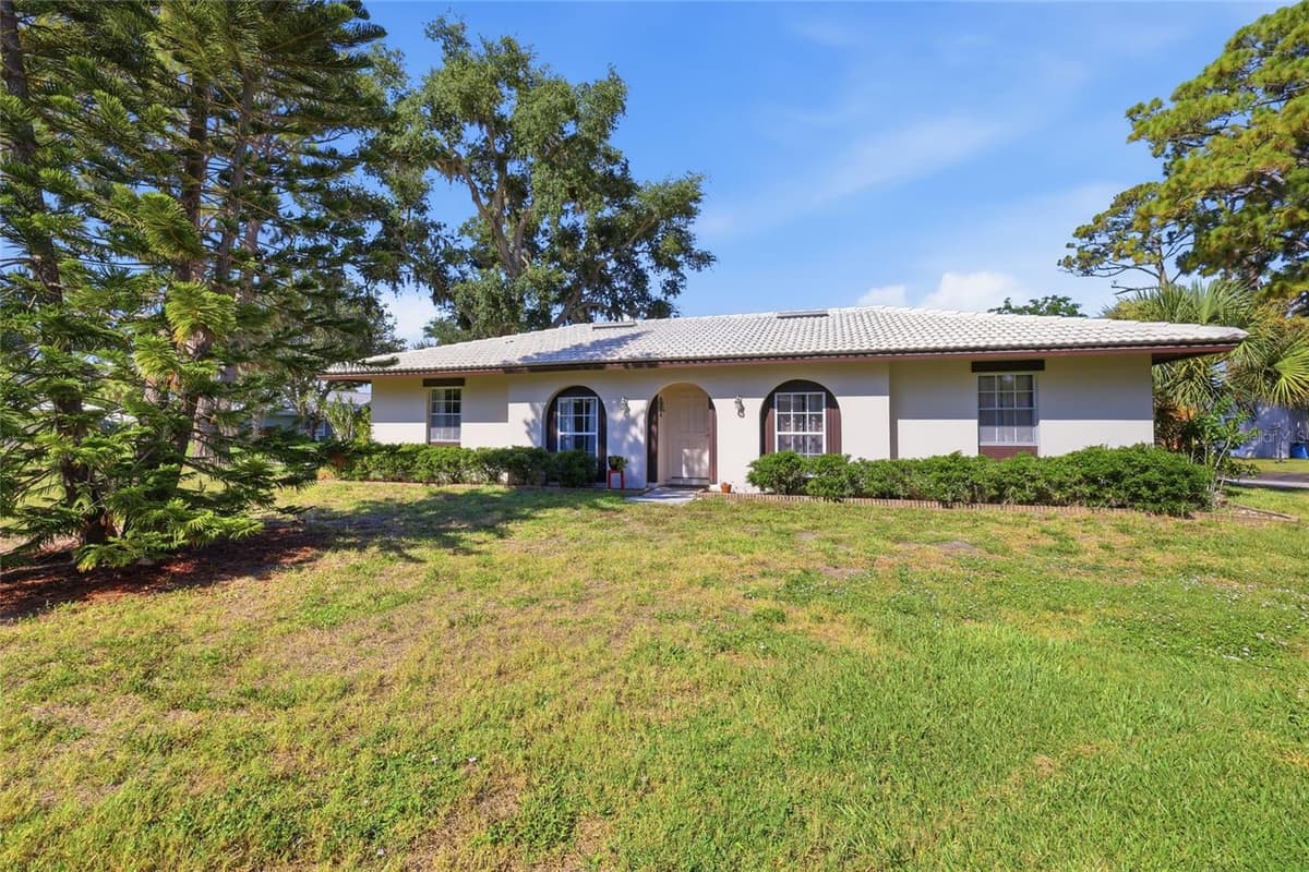 404 OXFORD DRIVE — photo 1 of 36
