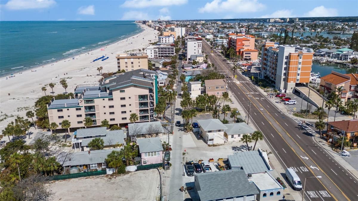 13062 GULF BOULEVARD — photo 33 of 72
