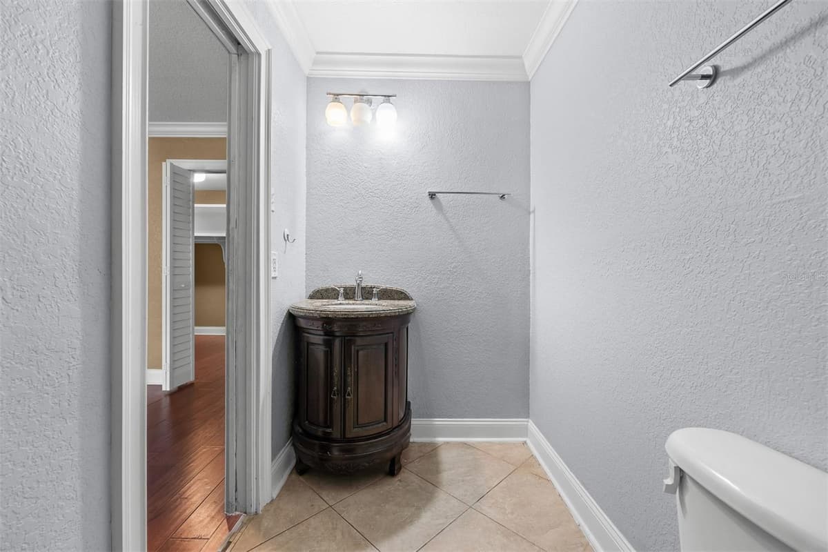 229 FLAME AVENUE — photo 29 of 66