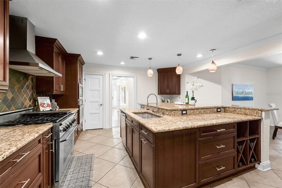 229 FLAME AVENUE — photo 19 of 66