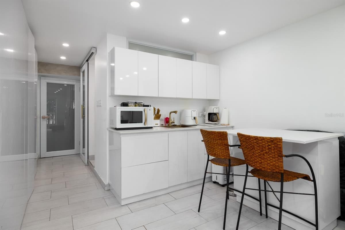 4633 AV. ISLA VERDE — photo 5 of 16