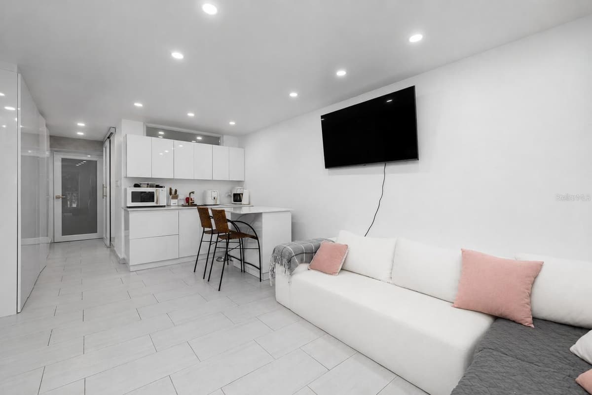 4633 AV. ISLA VERDE — photo 3 of 16