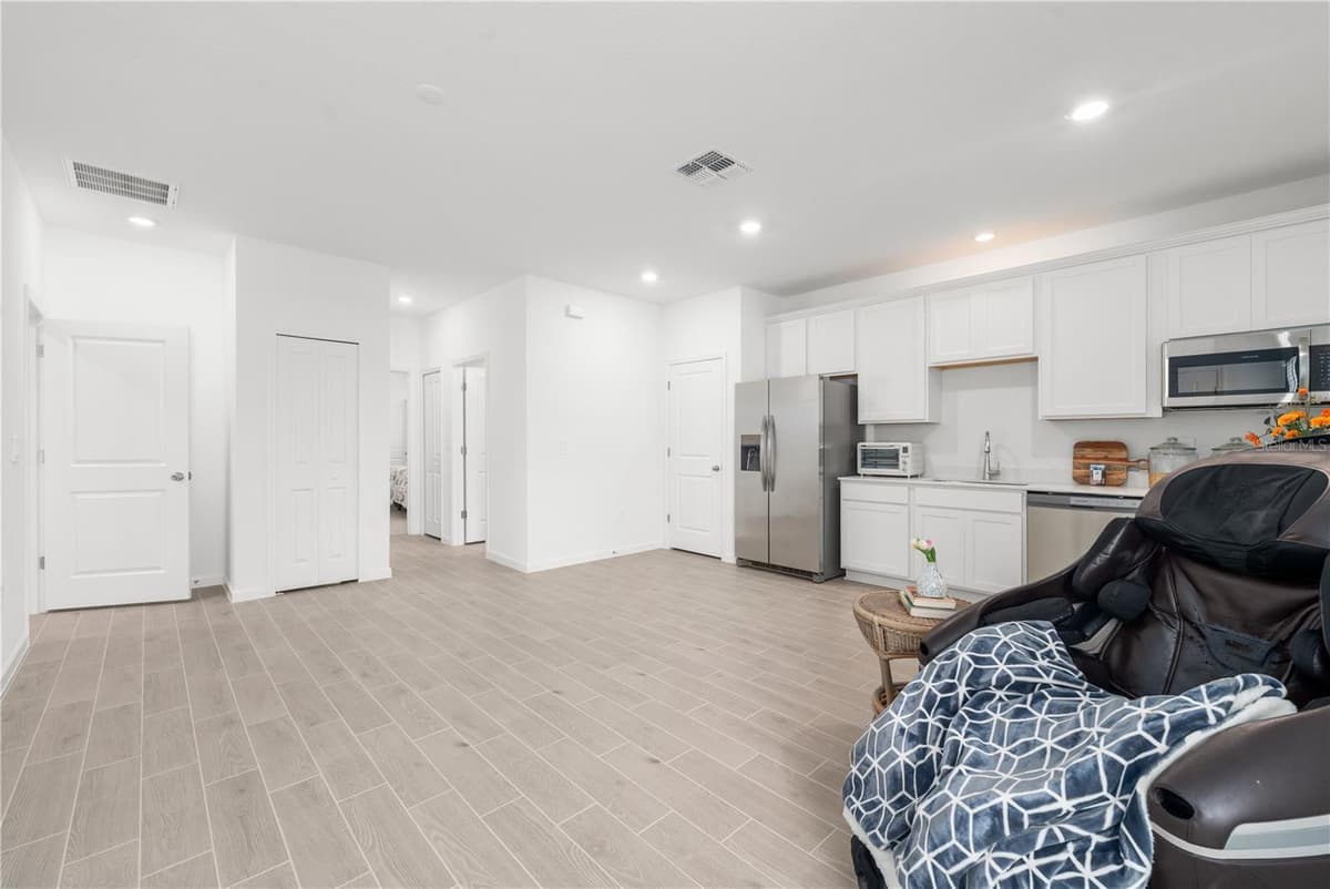13941 CONVERGENCE BOULEVARD — photo 30 of 51