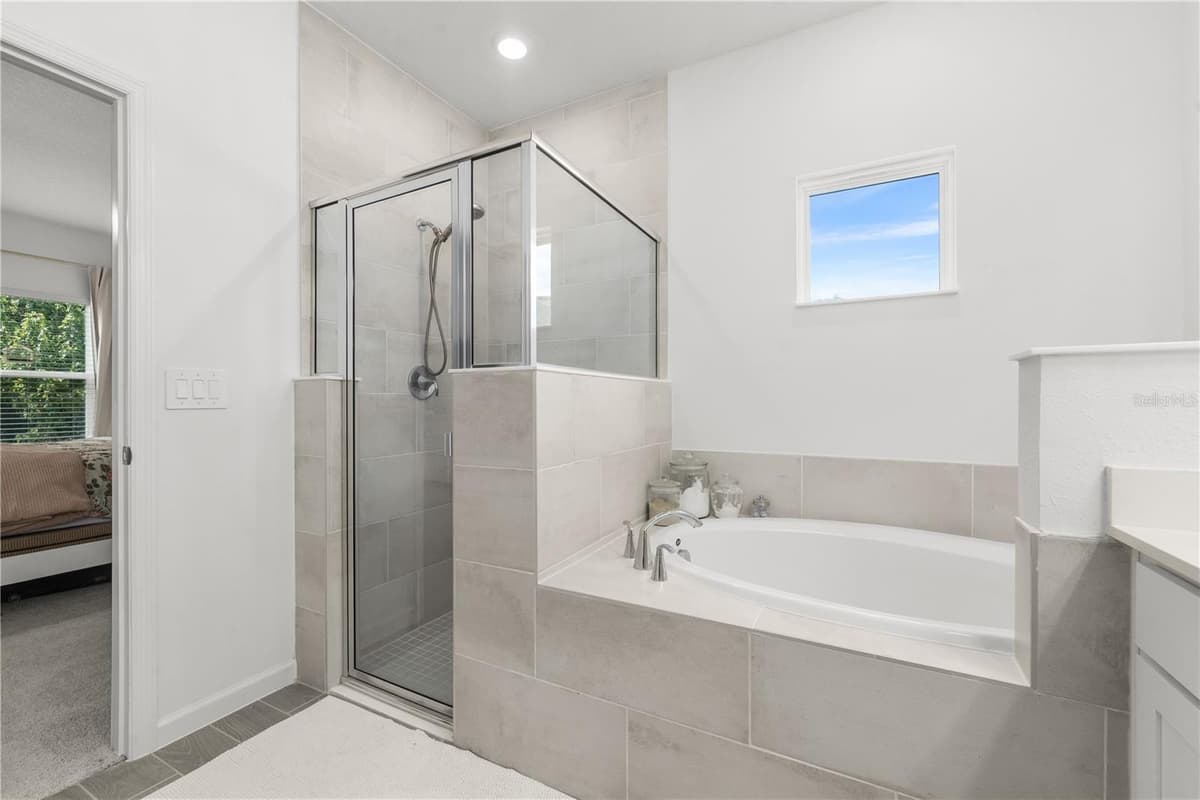 13941 CONVERGENCE BOULEVARD — photo 15 of 51