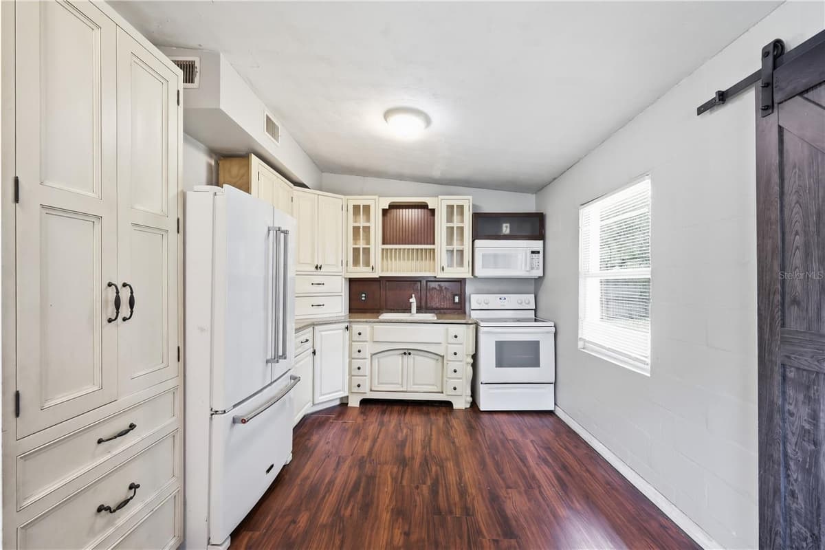 615 DANVERS STREET — photo 10 of 22
