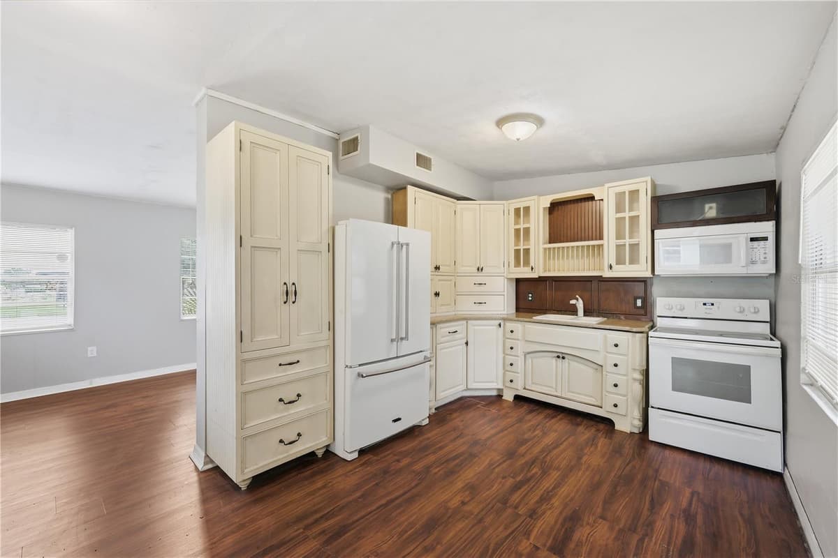 615 DANVERS STREET — photo 11 of 22