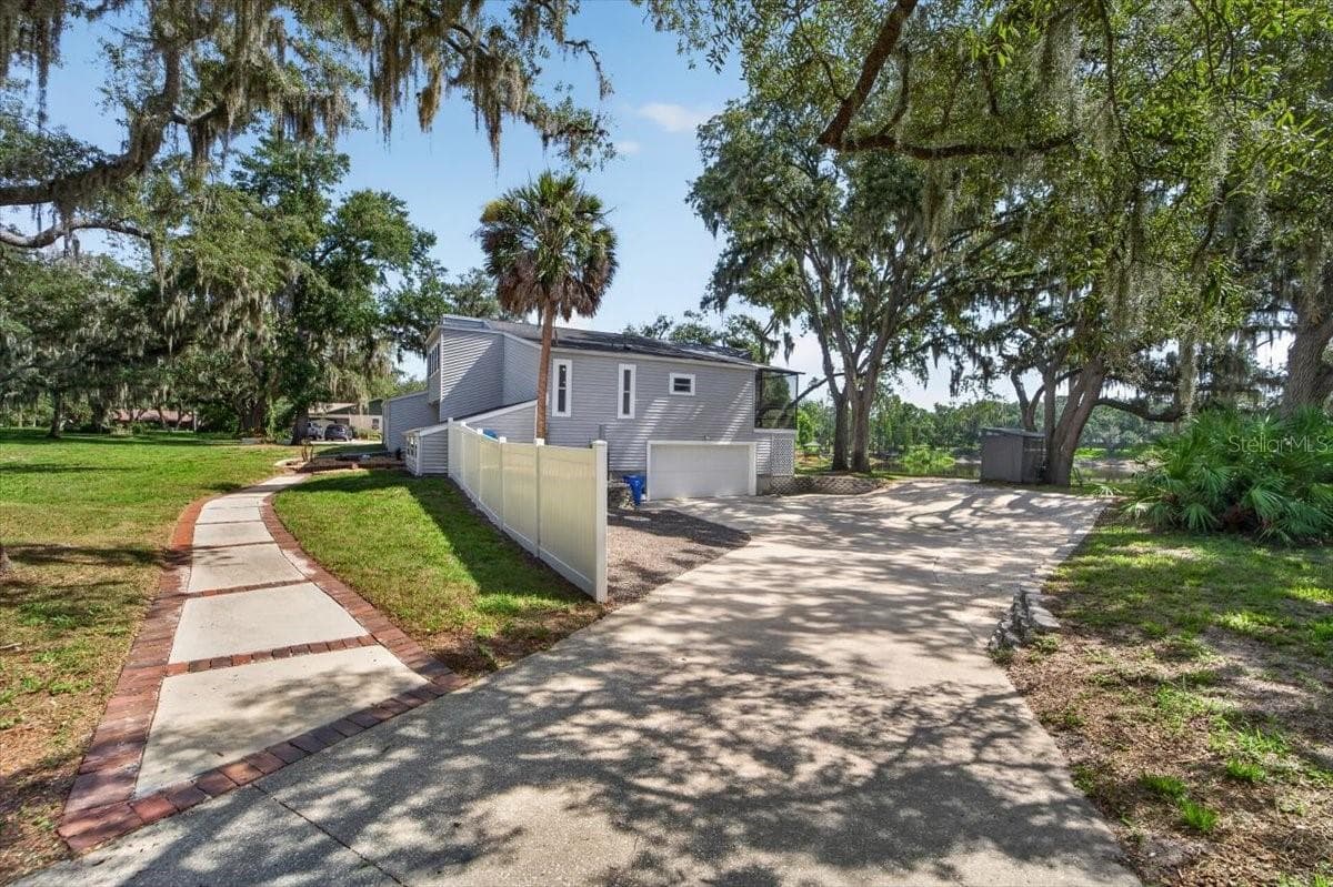 11302 SANDPINE ROAD — photo 7 of 81
