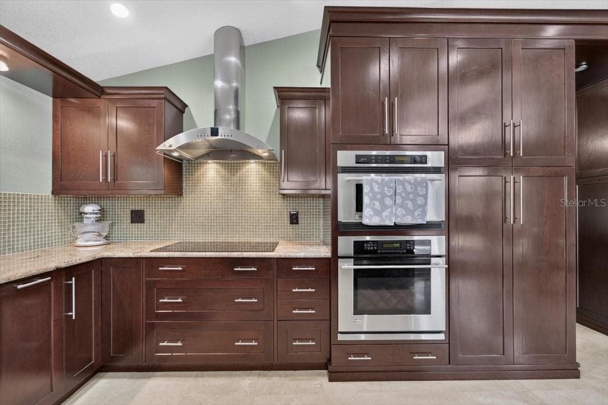 11302 SANDPINE ROAD — photo 18 of 81