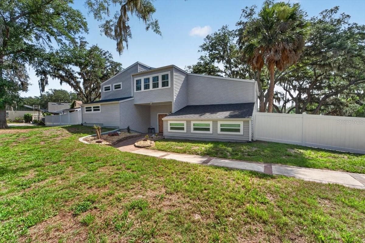11302 SANDPINE ROAD — photo 4 of 81