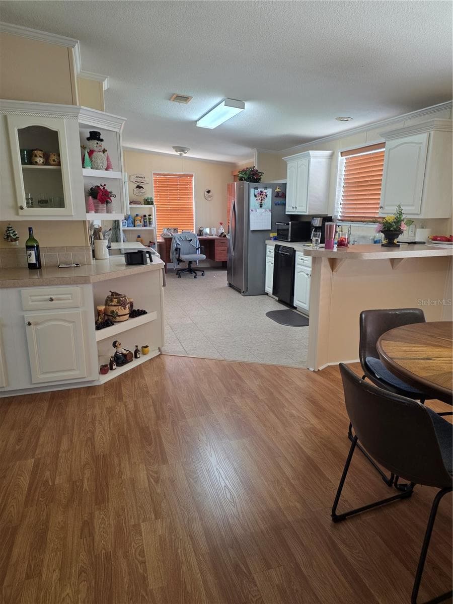 4025 MYRTLE OAK COURT — photo 5 of 38