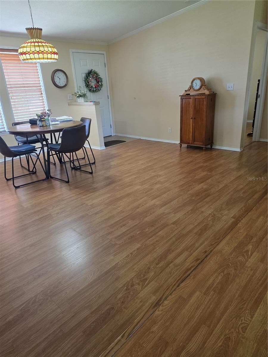4025 MYRTLE OAK COURT — photo 4 of 38