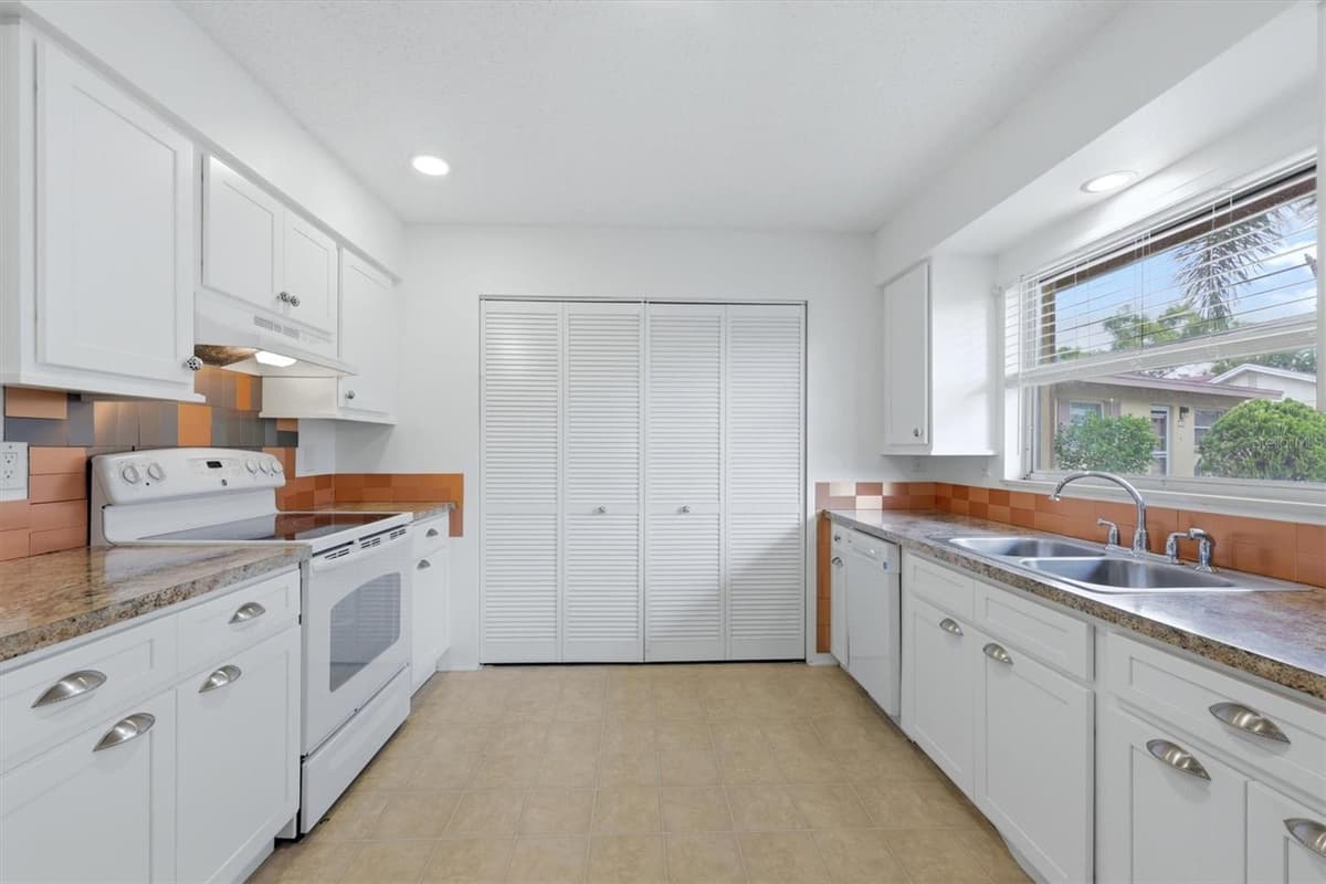 4538 PAWNEE TRAIL — photo 7 of 32
