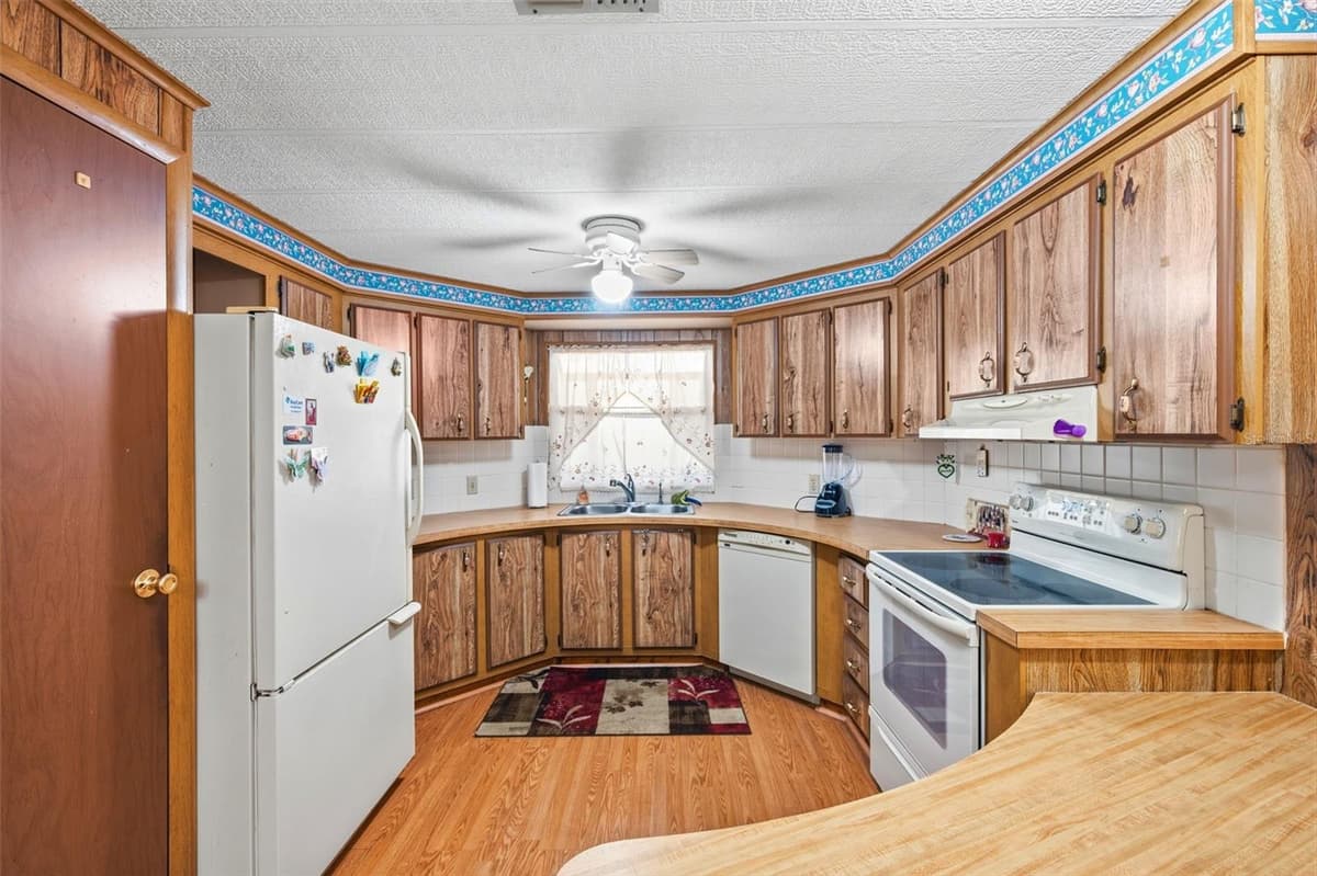 3321 CHATFORD DRIVE — photo 9 of 21