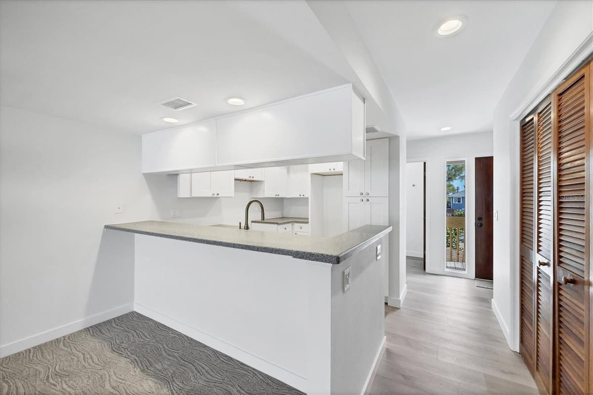 301 GULF BOULEVARD — photo 6 of 34