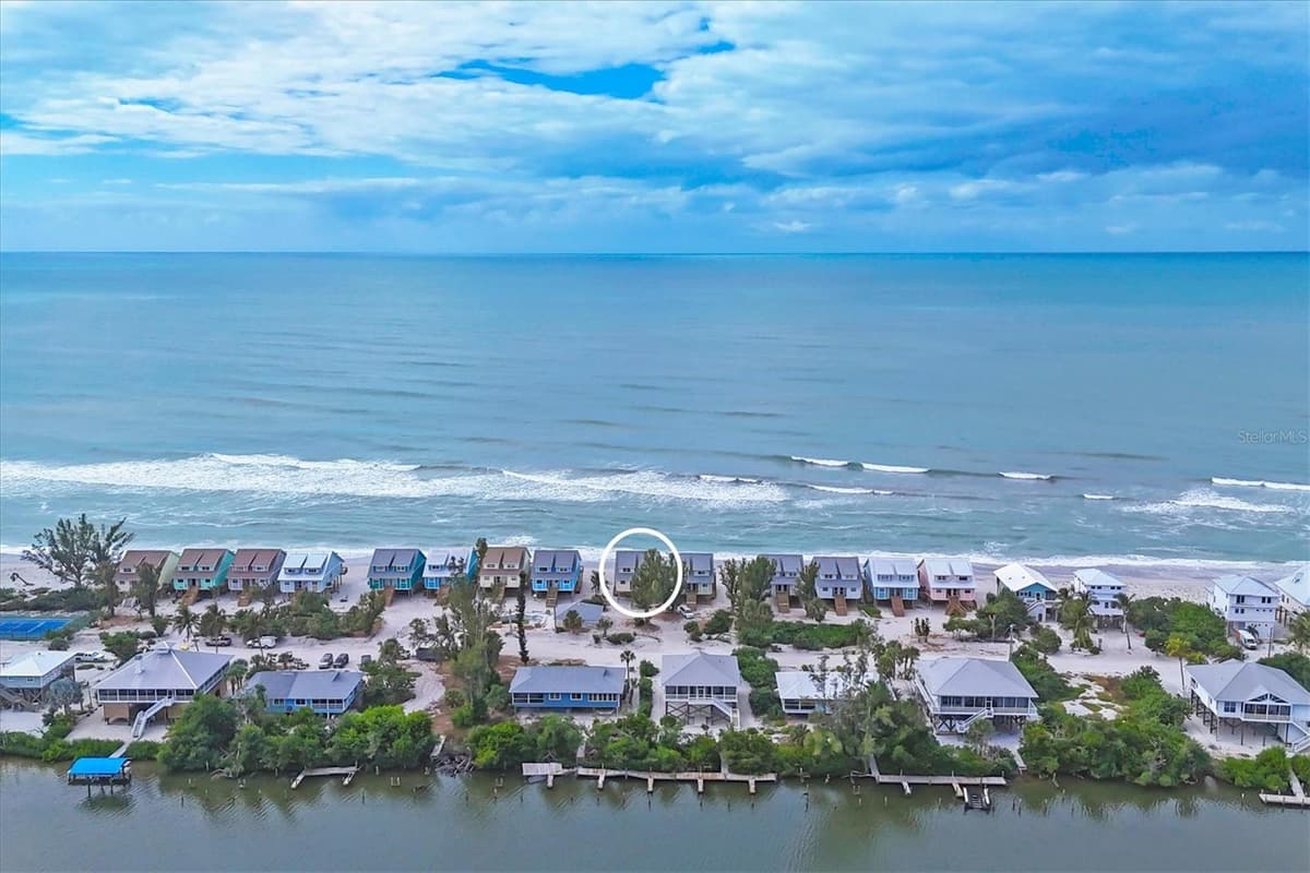 301 GULF BOULEVARD — photo 2 of 34