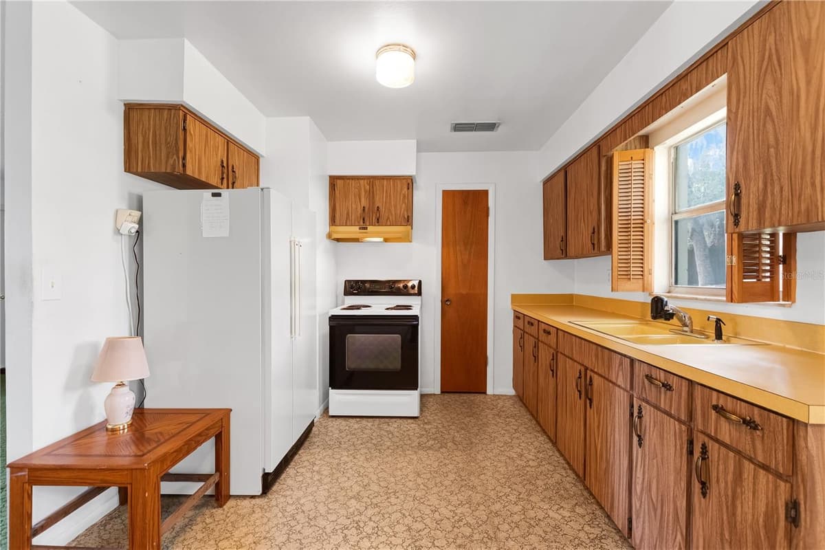 155 GOODHEART AVENUE — photo 3 of 29