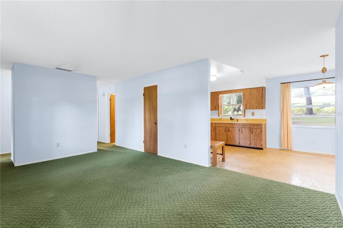 155 GOODHEART AVENUE — photo 6 of 29