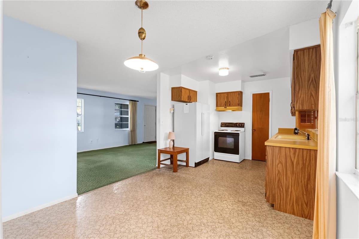 155 GOODHEART AVENUE — photo 4 of 29