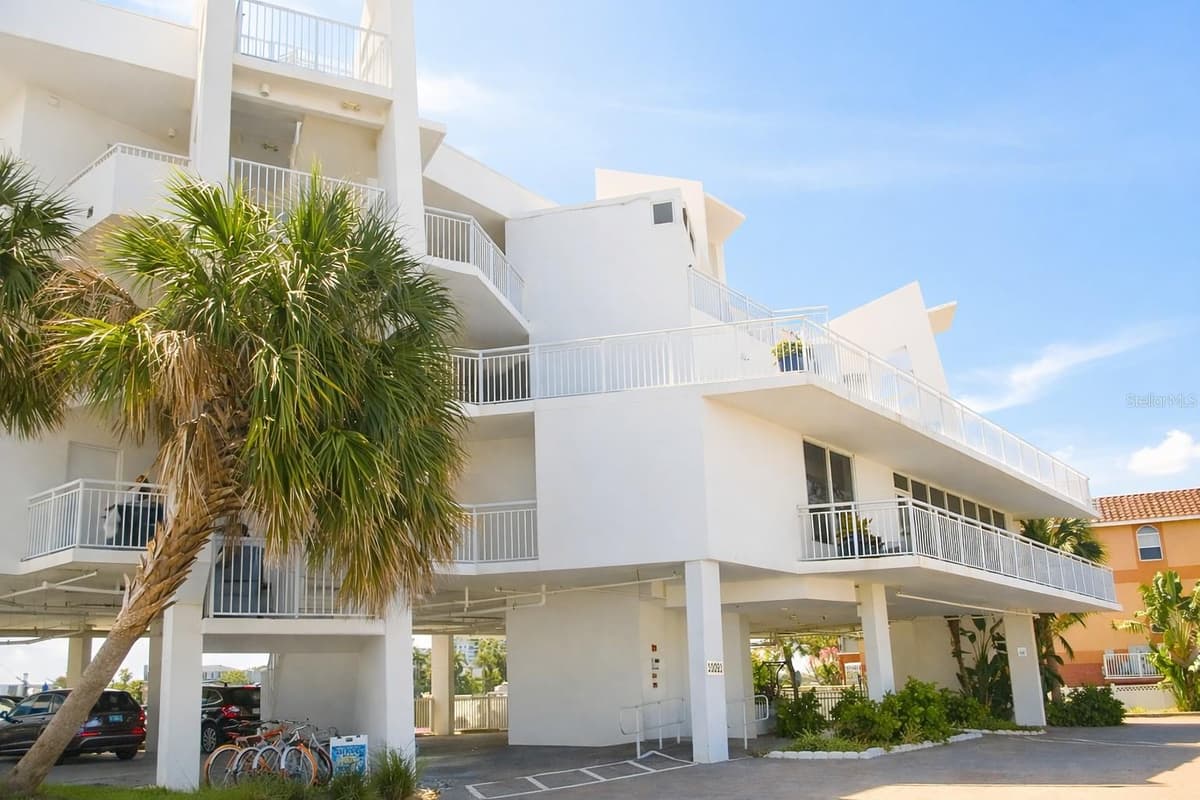 10091 GULF BOULEVARD — photo 2 of 24