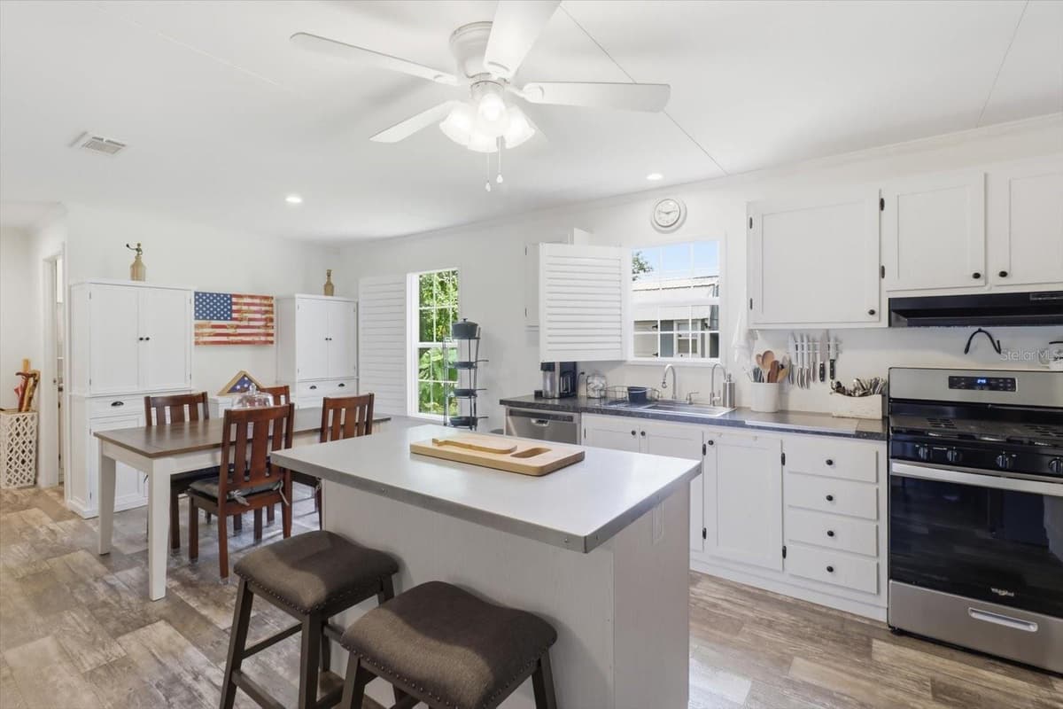 4370 AMHERST STREET — photo 11 of 35