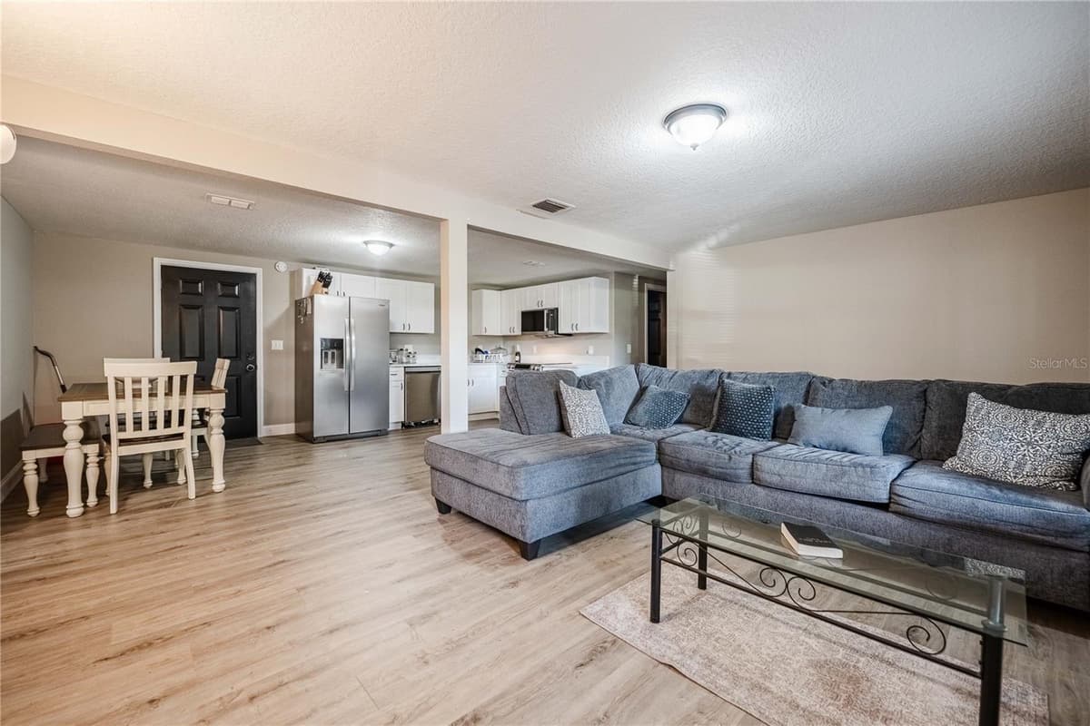 801 CLERMONT AVENUE — photo 4 of 25