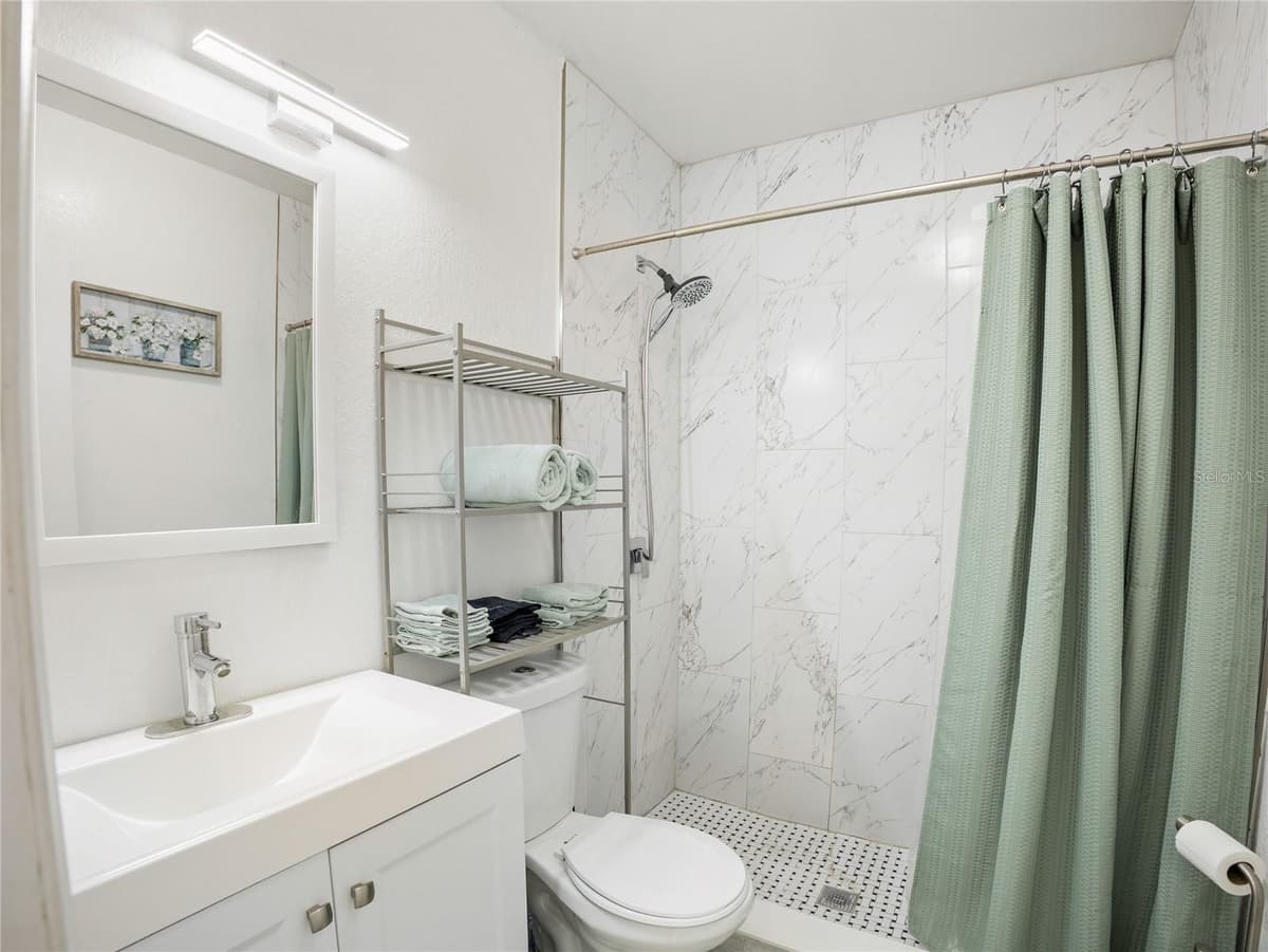 208 WINTHROP STREET — photo 17 of 24