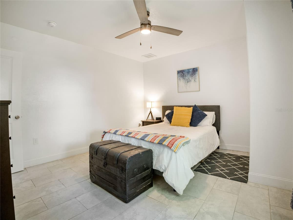 208 WINTHROP STREET — photo 15 of 24