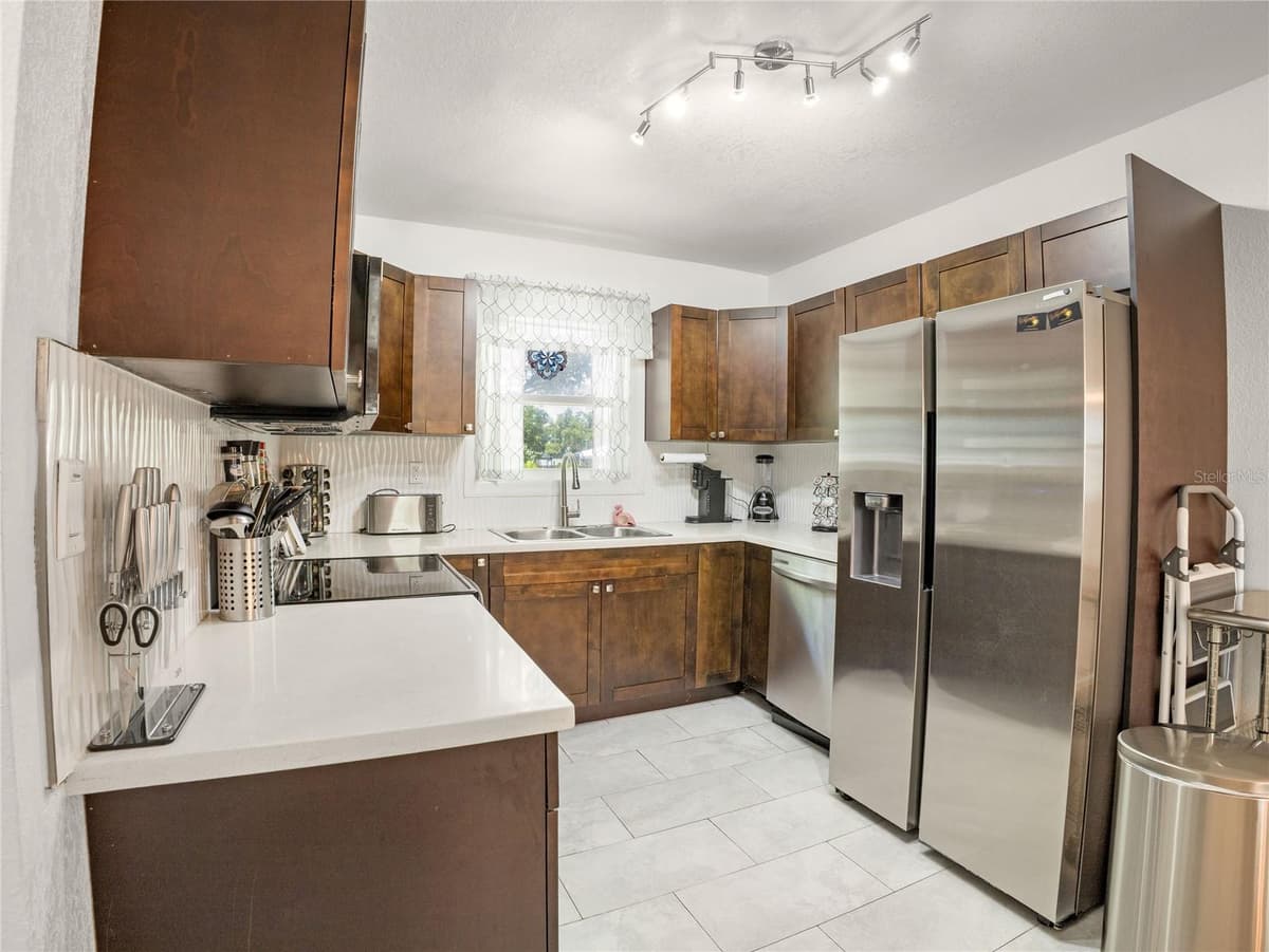 208 WINTHROP STREET — photo 9 of 24