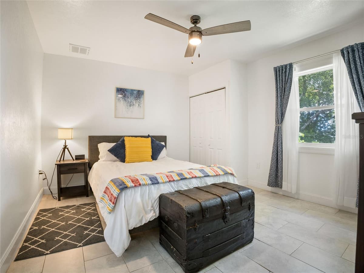 208 WINTHROP STREET — photo 14 of 24