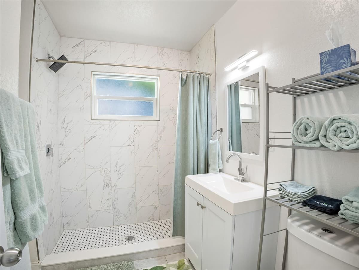208 WINTHROP STREET — photo 18 of 24