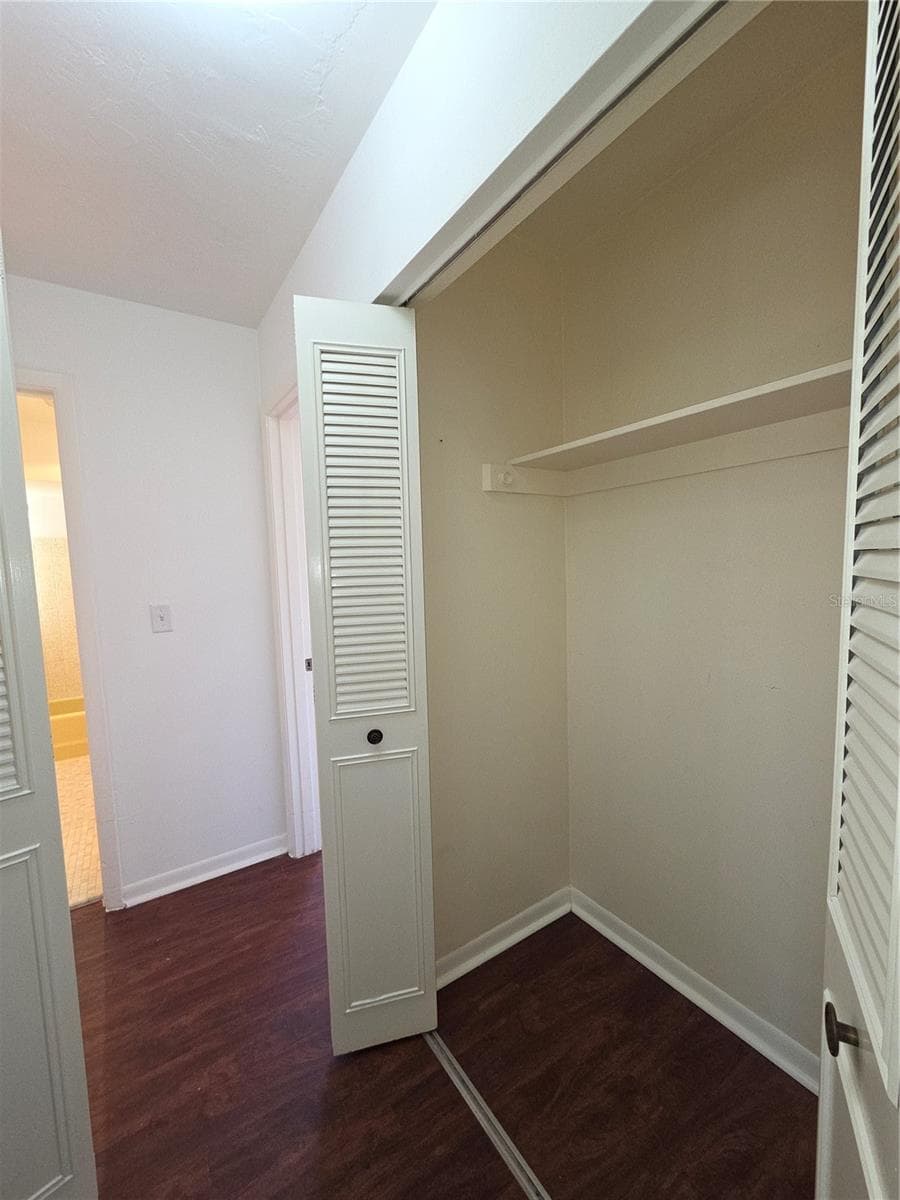 9091 GOLFVIEW DRIVE — photo 16 of 46