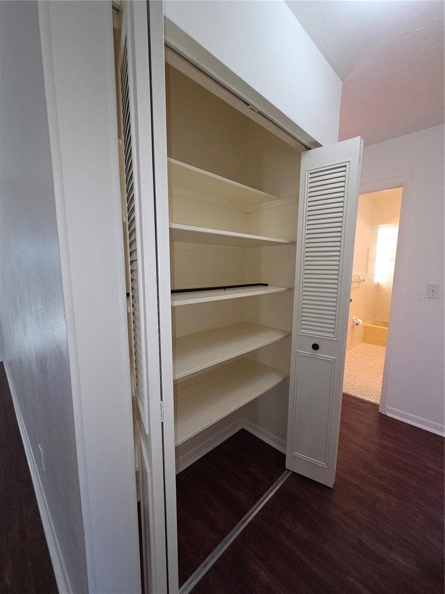 9091 GOLFVIEW DRIVE — photo 15 of 46