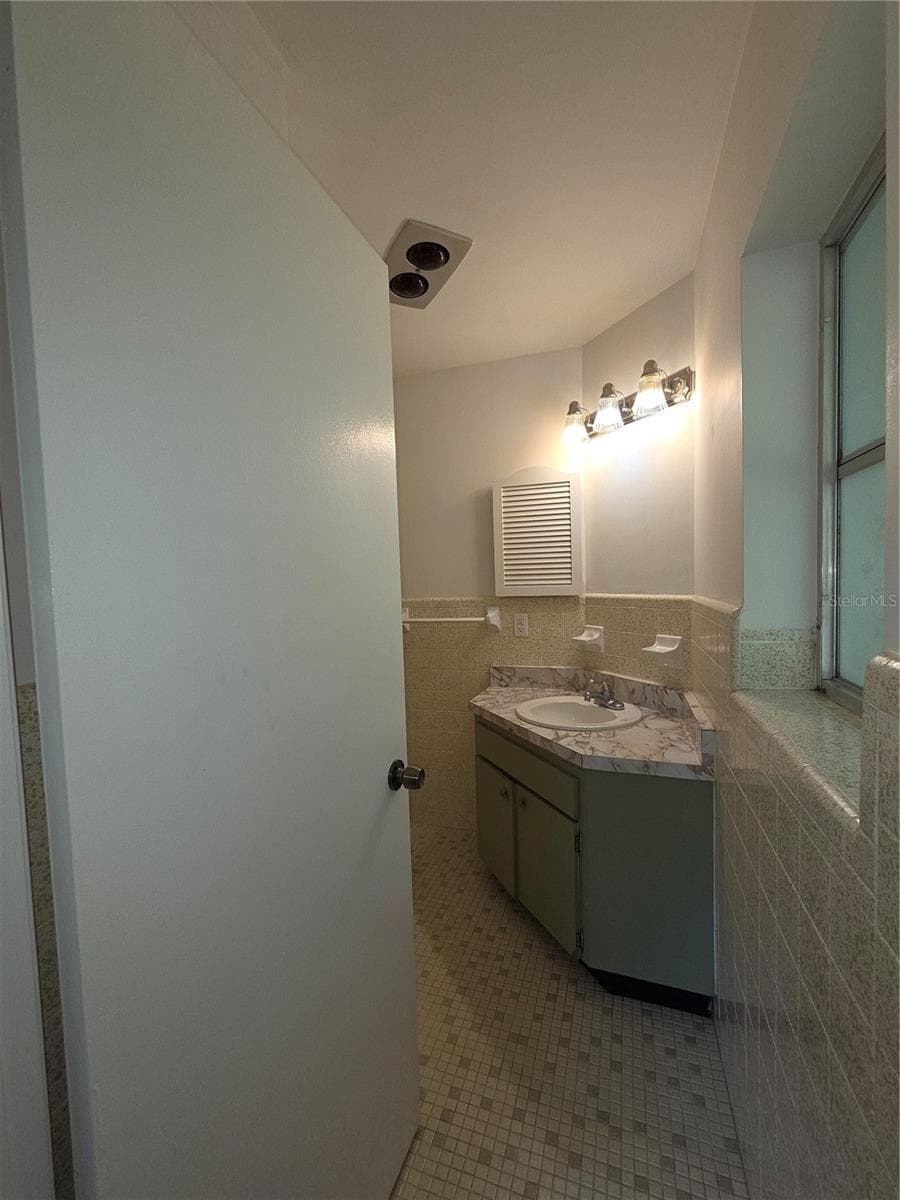 9091 GOLFVIEW DRIVE — photo 35 of 46
