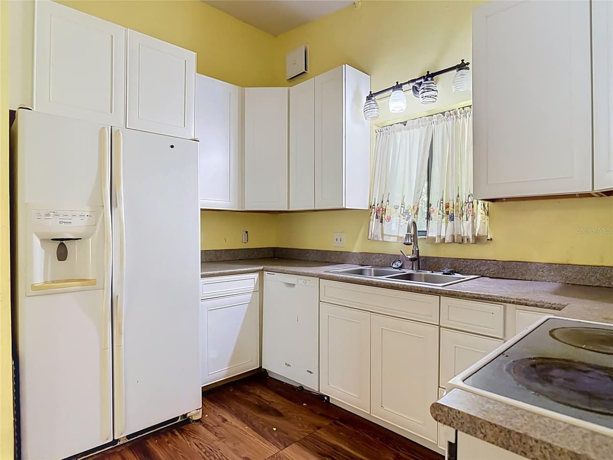 24930 AVENUE C — photo 16 of 68