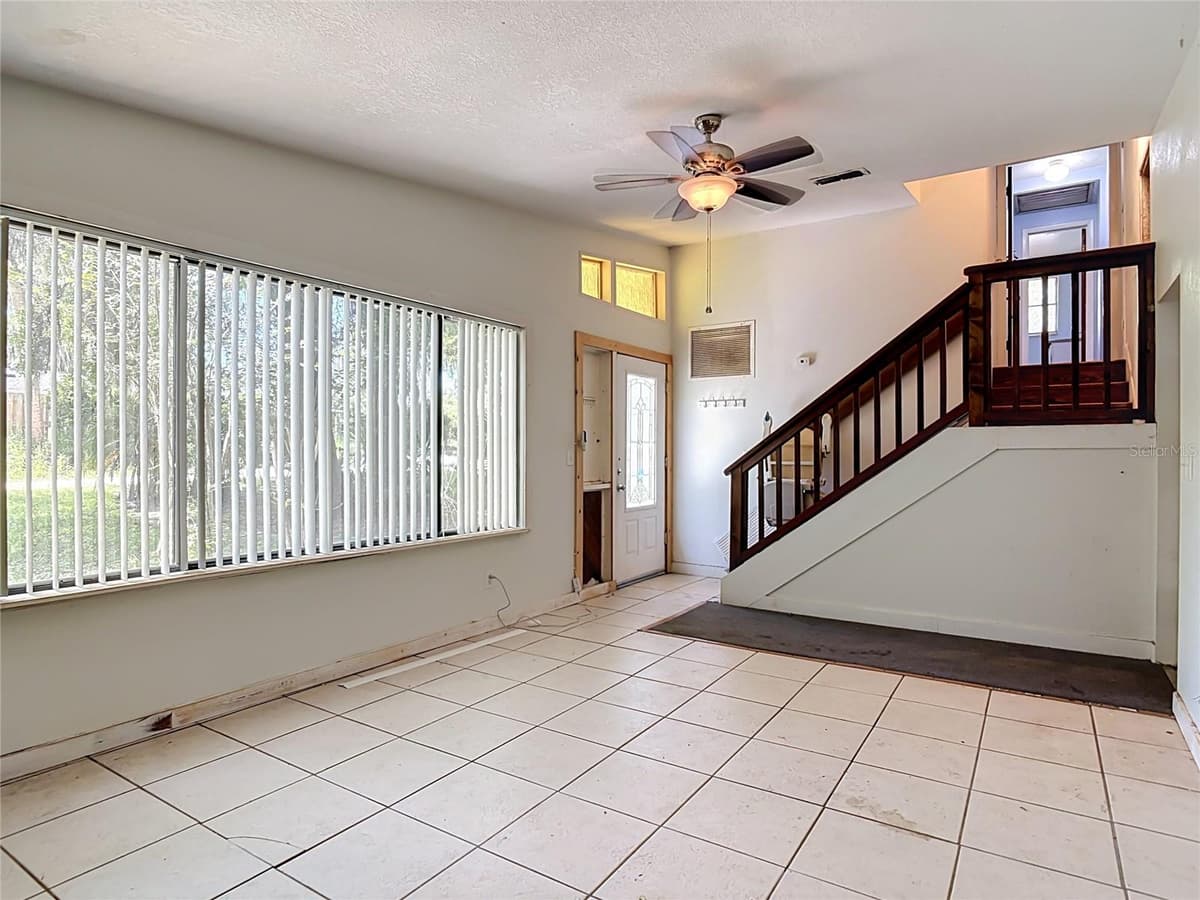 24930 AVENUE C — photo 10 of 68