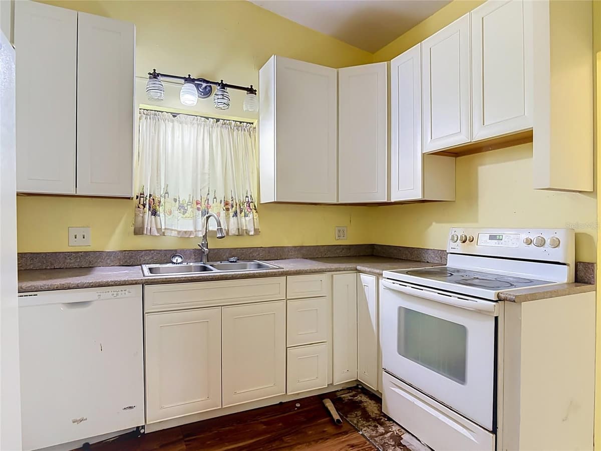 24930 AVENUE C — photo 17 of 68