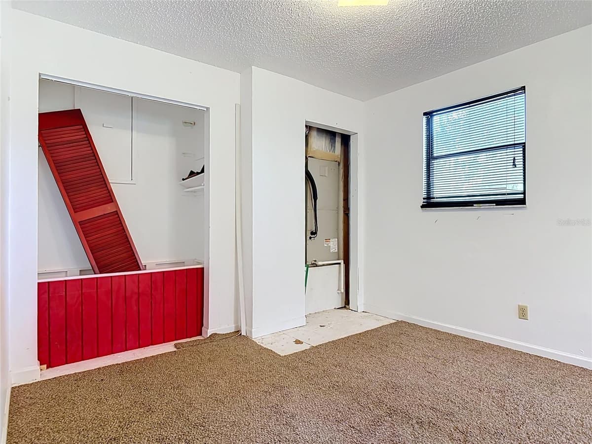 24930 AVENUE C — photo 20 of 68