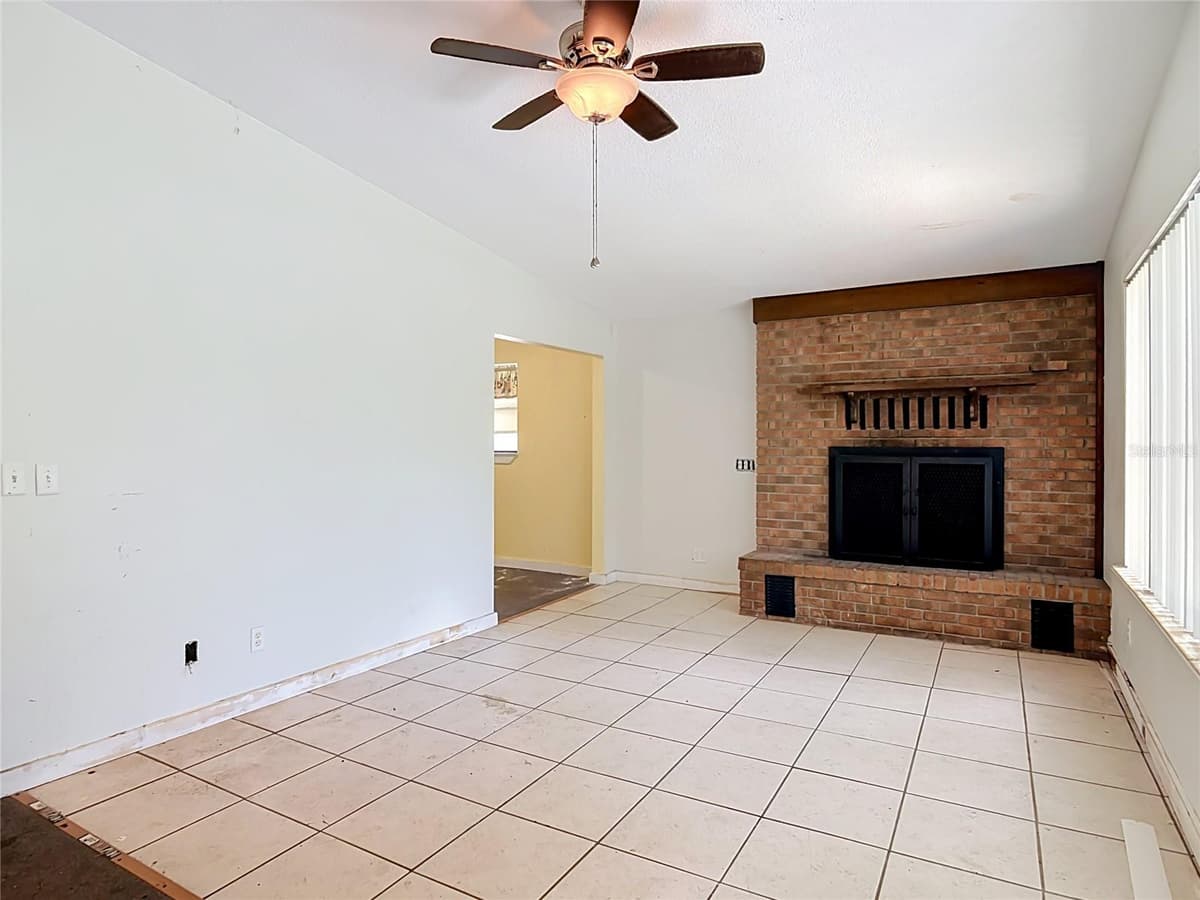 24930 AVENUE C — photo 8 of 68