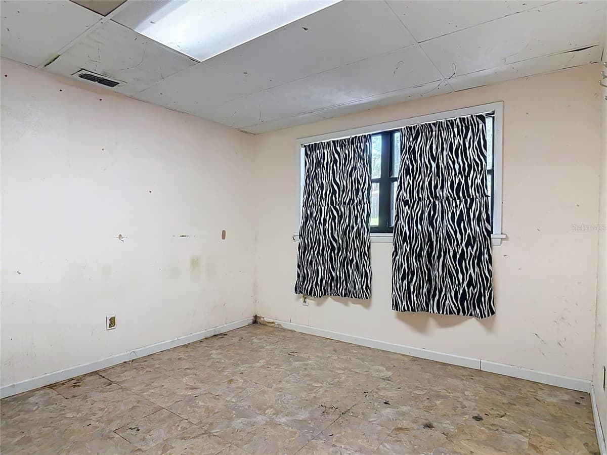 24930 AVENUE C — photo 31 of 68