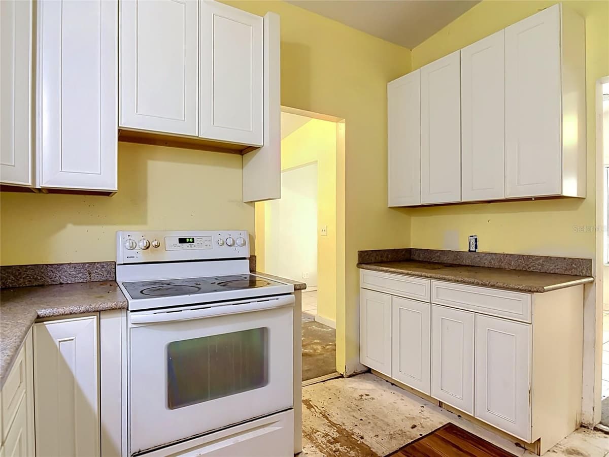 24930 AVENUE C — photo 18 of 68