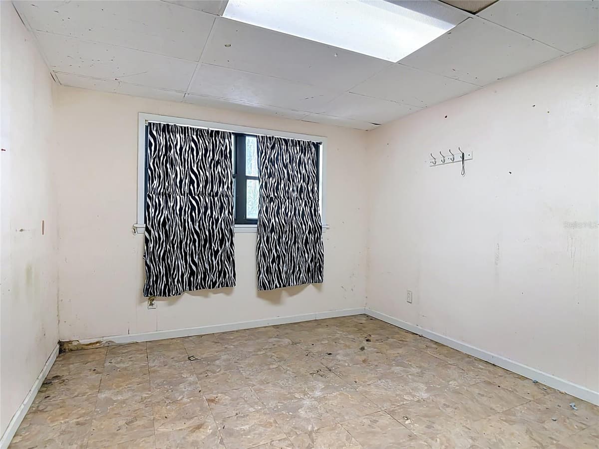 24930 AVENUE C — photo 30 of 68