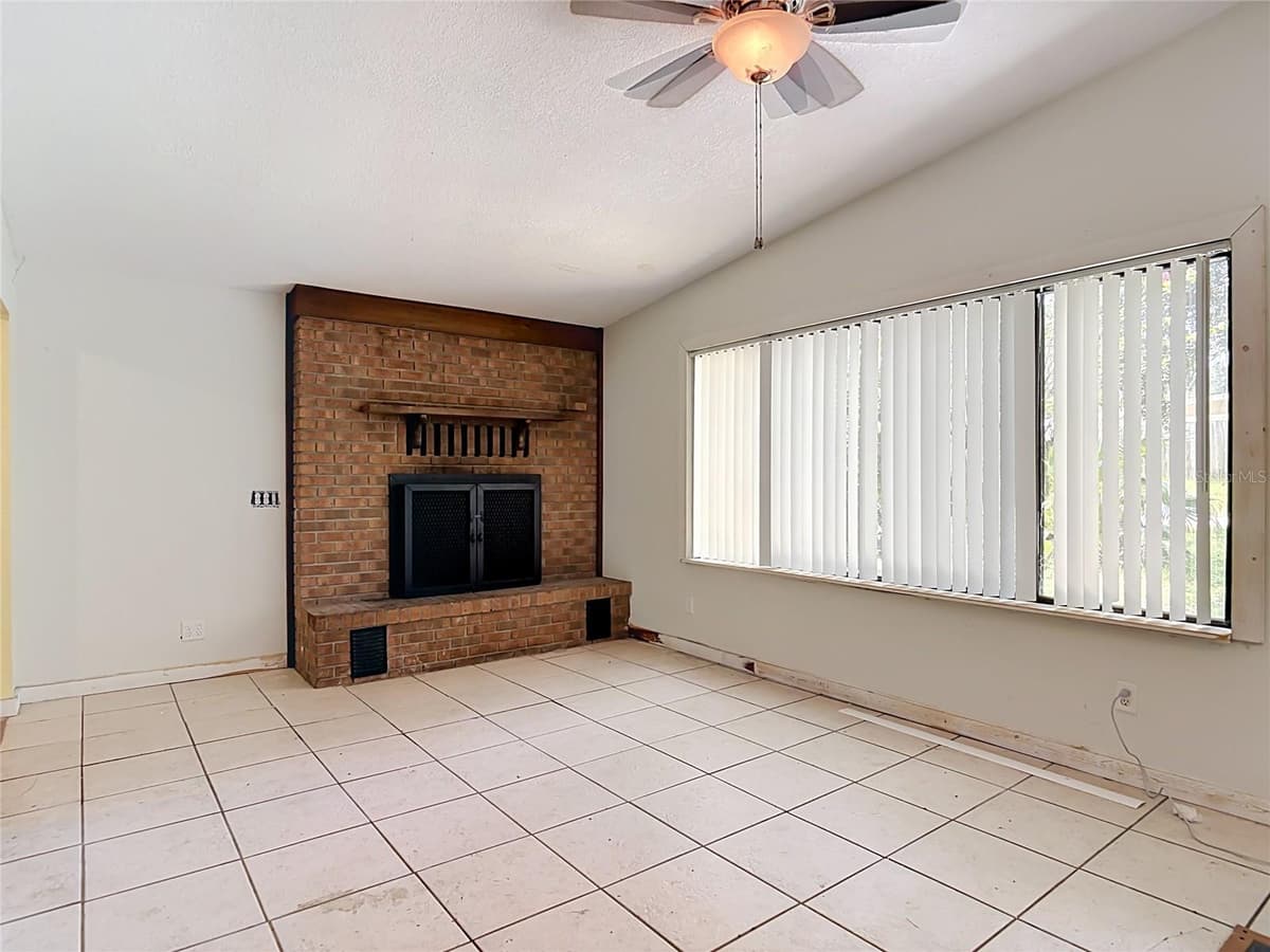 24930 AVENUE C — photo 11 of 68