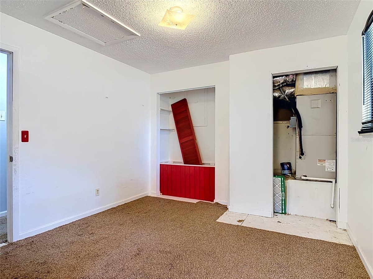 24930 AVENUE C — photo 21 of 68