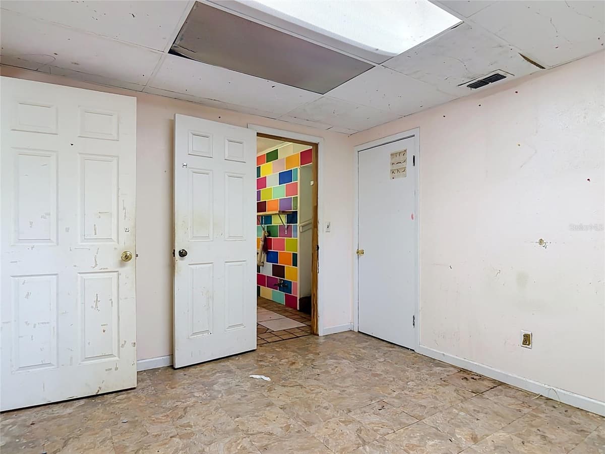 24930 AVENUE C — photo 32 of 68
