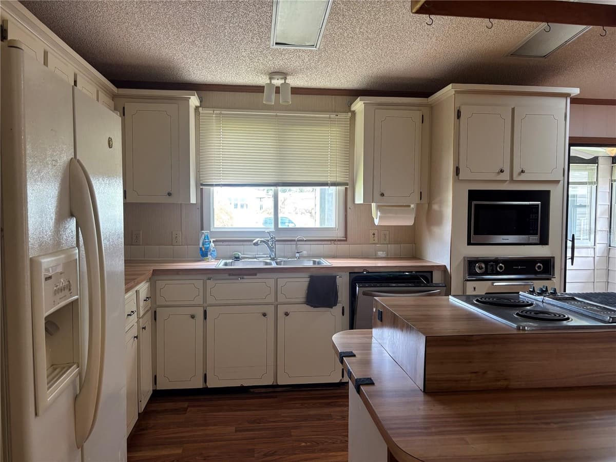 2541 AMYRIS COURT — photo 14 of 37