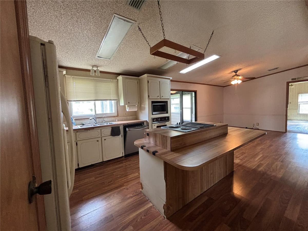 2541 AMYRIS COURT — photo 13 of 37